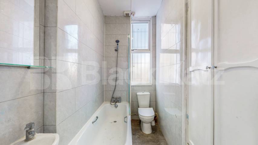 Newly refurbished large 3 bedroom property close to Caledonian Rd station Camden Road, Holloway / Caledonian Road